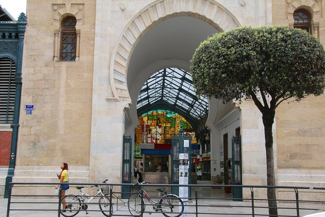 PREMIUM TAPAS TOUR: Paella, Market Tastings, and Winery - A quick guided walk through central Malaga