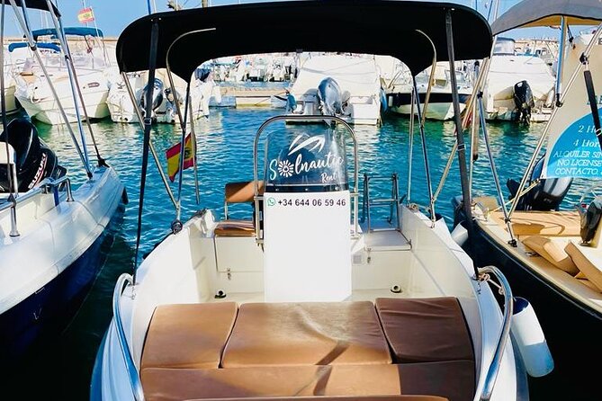 Private boat rental without title dolphin watching - Boat comfort for up to 6: what feels good and what feels tight