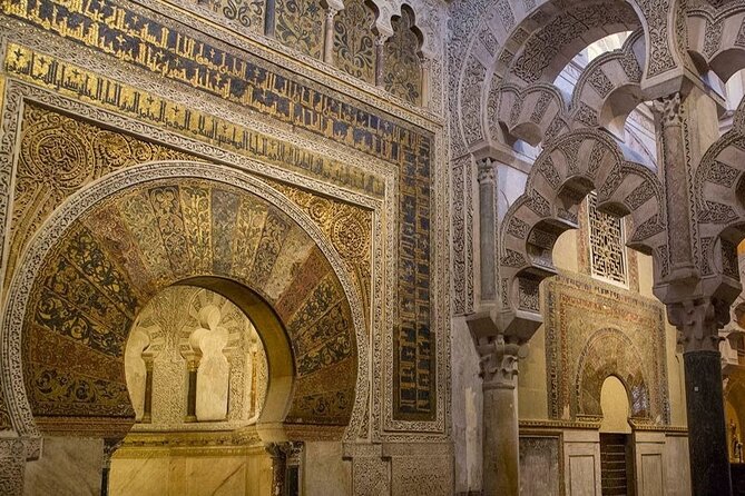 Private Cordoba & Seville Tour with a Finale Horse Carriage Ride - La Judería and the Roman Bridge: a change of pace after the big monument