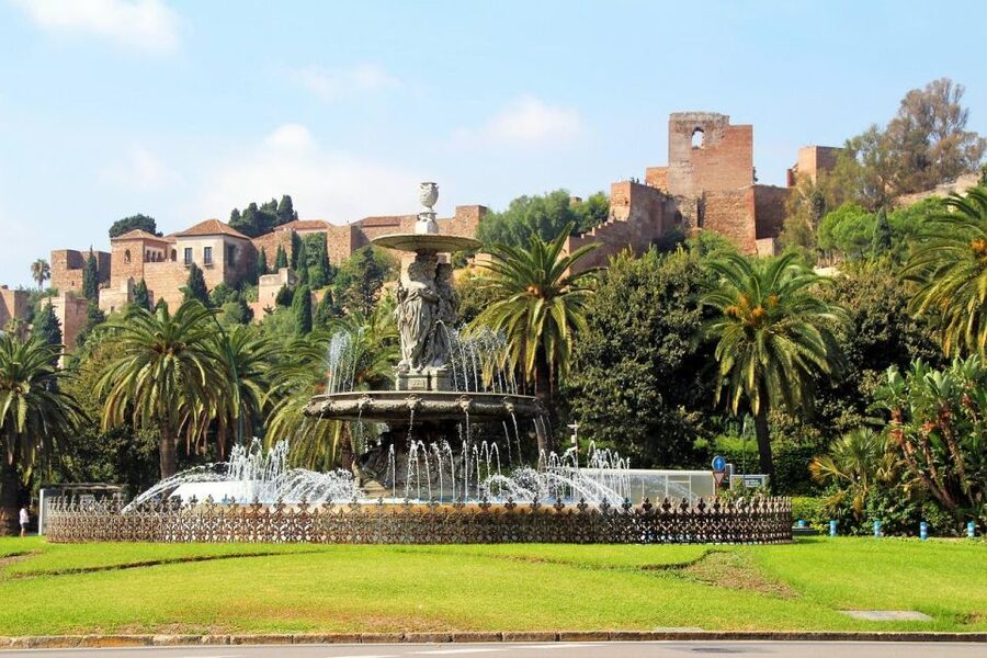 Private walking tour: Cathedral, Alcazaba and Roman Theatre - What to bring and how to dress
