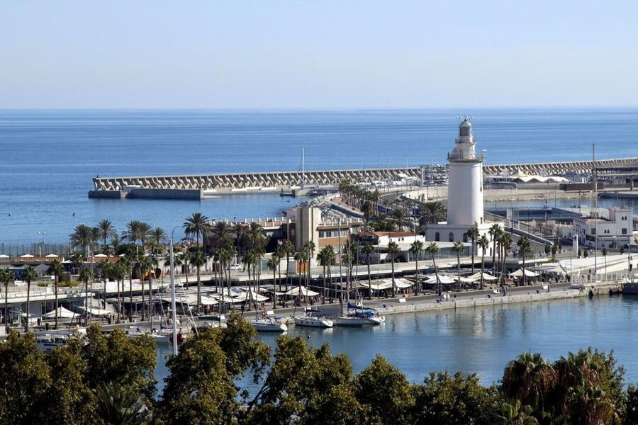 Private walking tour: Cathedral, Alcazaba and Roman Theatre - A 3-hour private route through Roman, Muslim, and Christian Málaga