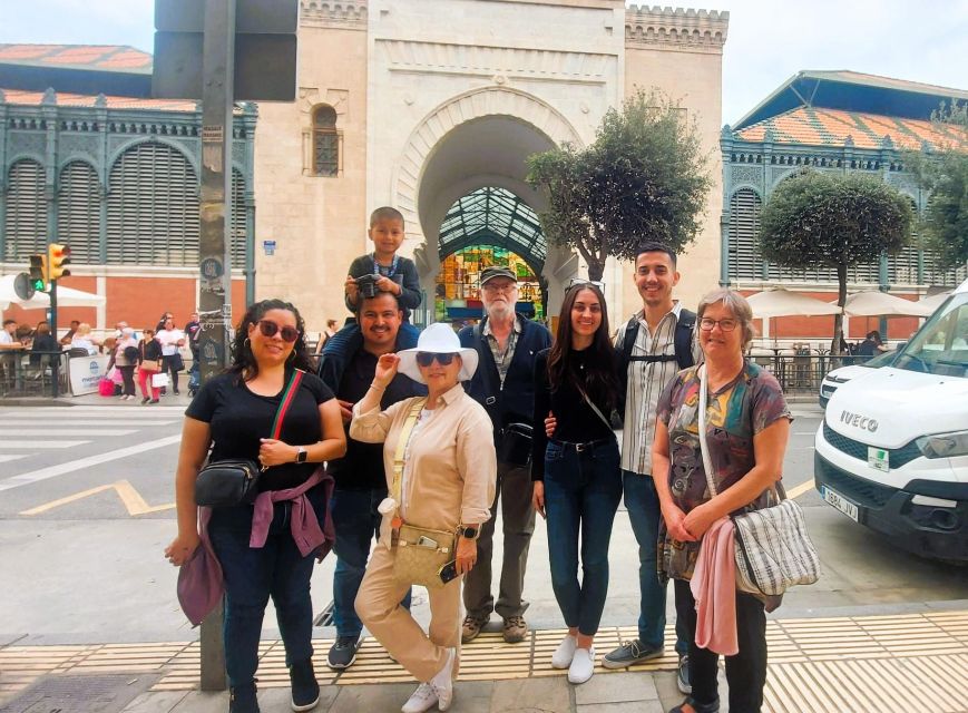 Private walking tour: Cathedral, Alcazaba and Roman Theatre - Stop 4: Málaga Cathedral (La Manquita) and the unfinished façade story
