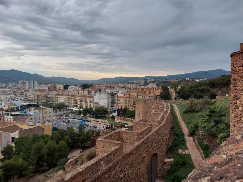 Private walking tour: Cathedral, Alcazaba and Roman Theatre - The guide factor: why Maria Lourdes stands out