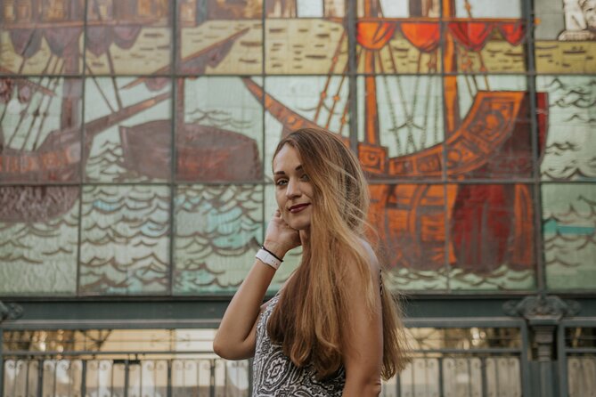 Professional Photo Session in Malaga - The city-centre stroll: turning streets into a photo set