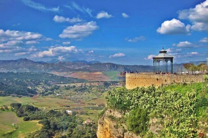 Ronda Historical Walking Tour with Bullring Entrance - Group Size, Pace, and Why Some Guides Make the Tour