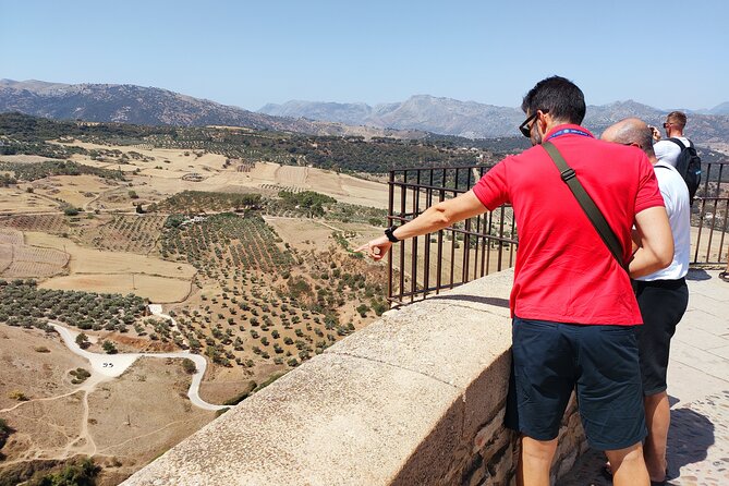 Ronda, the dreamt city: Private Walking Tour - Puente Nuevo: When Your Guide Finds the Best Angles