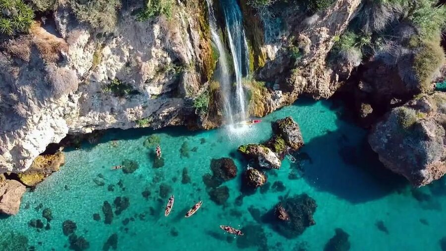 Ruta libre en paddel surf por la cascada de Nerja y Maro 😍 - Family fit and board rules: how the equipment works with kids