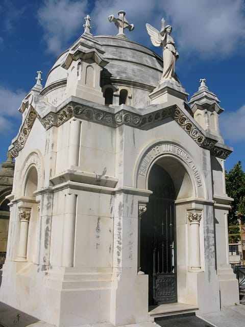 San Miguel Cemetery Tour of Malaga - Arriving at San Miguel: where the tour starts (and what to watch for)