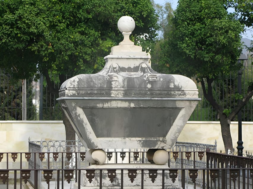 San Miguel Cemetery Tour of Malaga - The historical introduction that turns graves into Malaga history
