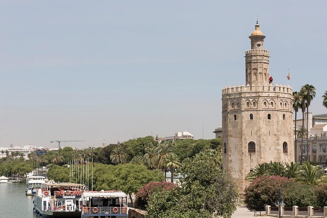 Seville Full Day Trip with Cathedral from Malaga - Giralda Exterior Walk: The Skyline Landmark Moment