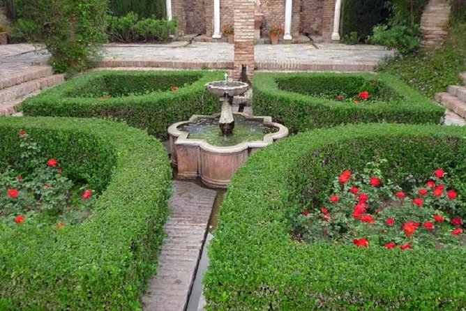 Skip the Line: Private Alcazaba & Gibralfaro with Nasrid Palaces - Key things that make this tour worth your time