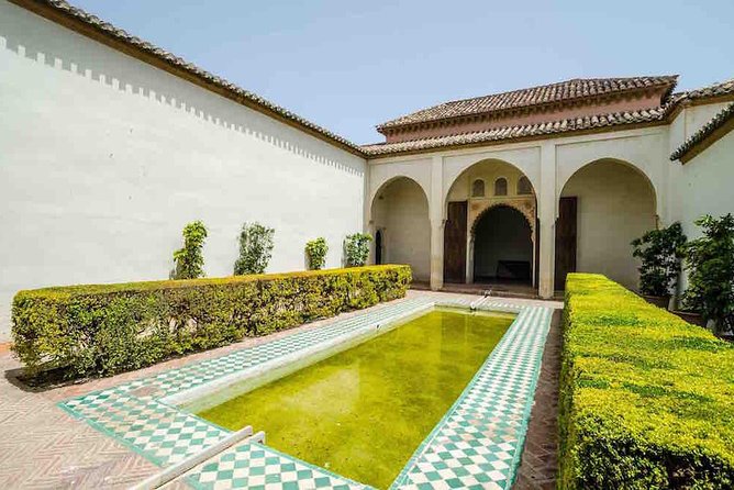Skip the Line: Private Alcazaba & Gibralfaro with Nasrid Palaces - What makes the Alcazaba + Nasrid Palaces combo so compelling in Málaga