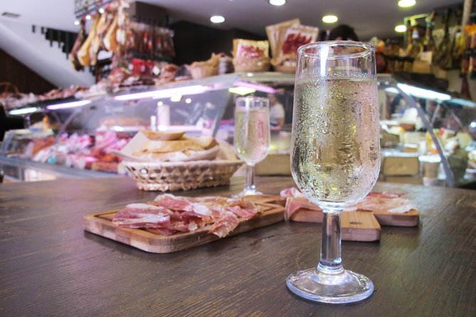 Taste of Malaga Tour : Tapas, History and Local Customs - Old Town classics: gambas al pil pil and Pedro Ximénez magic