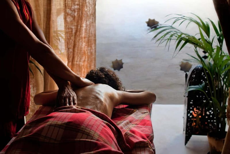 The Water Journey and our exclusive massage (60') - Your 60-minute hammam aroma massage with essential oils