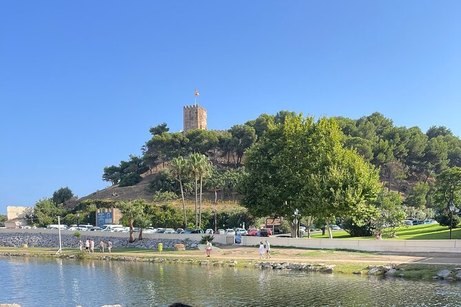 Tour and Drawing in Malaga - Alcazaba stop: start with viewpoints and structure