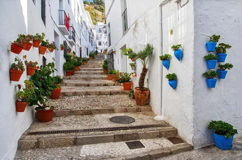 Tour to Nerja's Caves, Nerja city and Frigiliana - From Málaga to Frigiliana: a scenic start with real village time