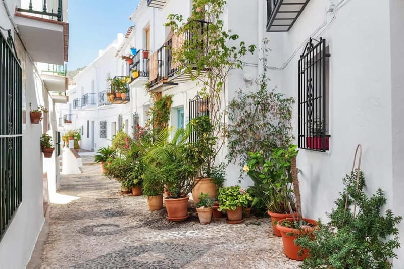 Tour to Nerja's Caves, Nerja city and Frigiliana - Nerja’s Caves: the Natural Cathedral route, with photos and guided timing
