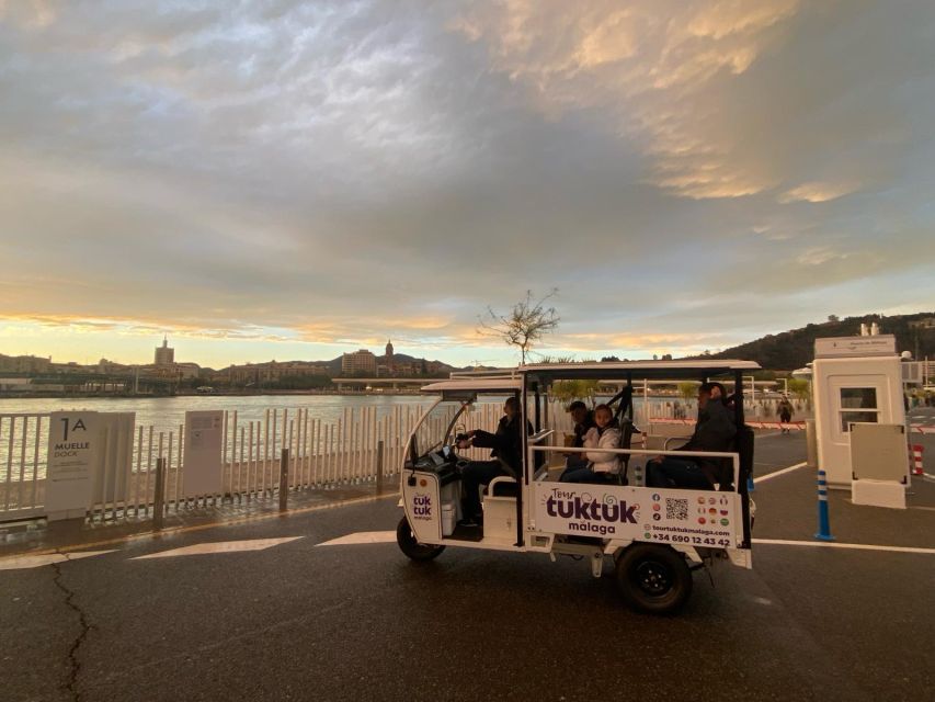 Tour Tuk Tuk Málaga - Languages in 9 tracks: Spanish guide, audio support in your language