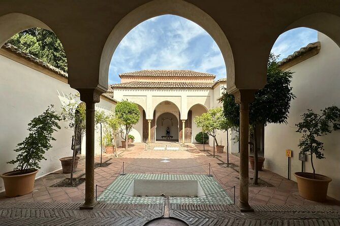 Ultimate Malaga History & Tapas - All Included Full Experience - Tapas lunch or dinner plus wine tasting: what’s included and how it feels
