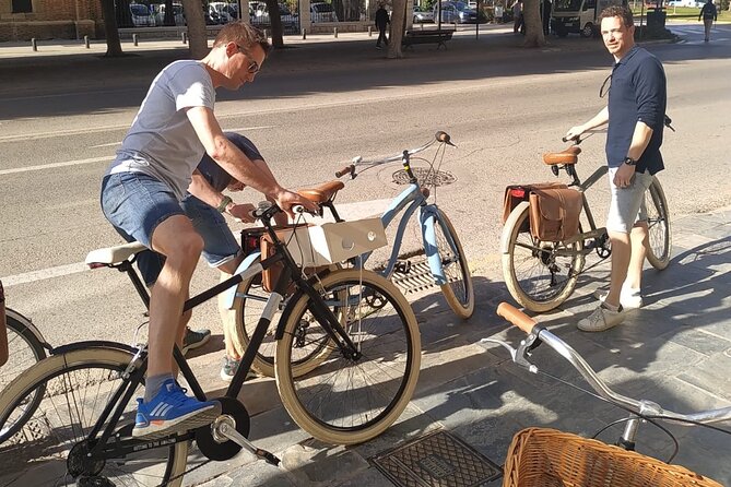 Vintage Style Bike Rental in Malaga - Service style and customer care: what the reviews hint at