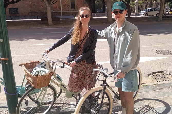 Vintage Style Bike Rental in Malaga - The pickup point at P.º Reding: start here, return here