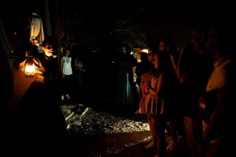 Visita teatralizada nocturna al Cementerio Inglés de Málaga - Where you start and how the 1.5 hours actually play out