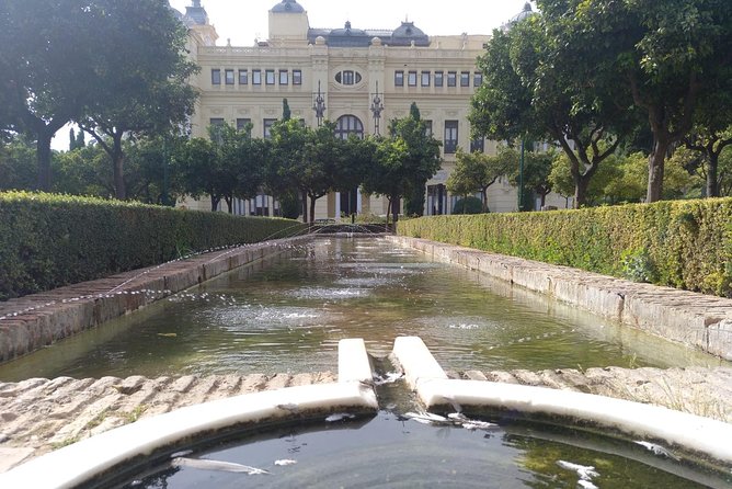 Walk through the old Malaga medina - Starting at Plaza de la Marina: Get Oriented Fast