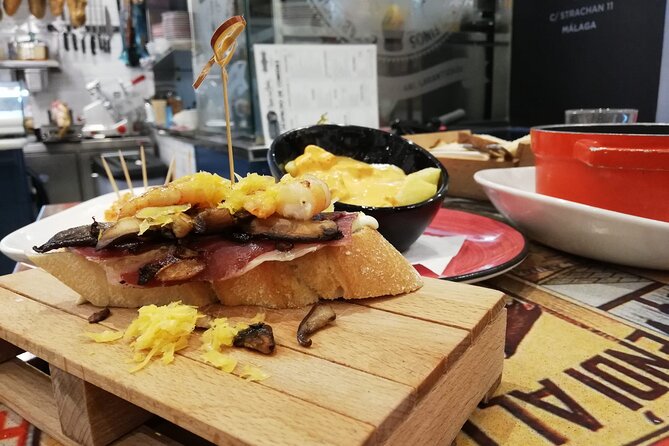 Wine and Tapas walking Tour in Malaga - The Walking Pace: 45–50 Minutes Per Stop
